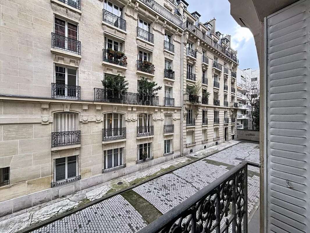 Appartement à NEUILLY-SUR-SEINE