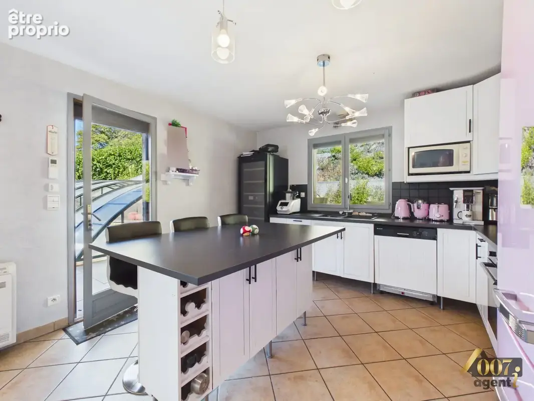 Maison 10 pièces 210 m² à vendre à Sainte-Helene-Du-Lac (73800) - photo 8