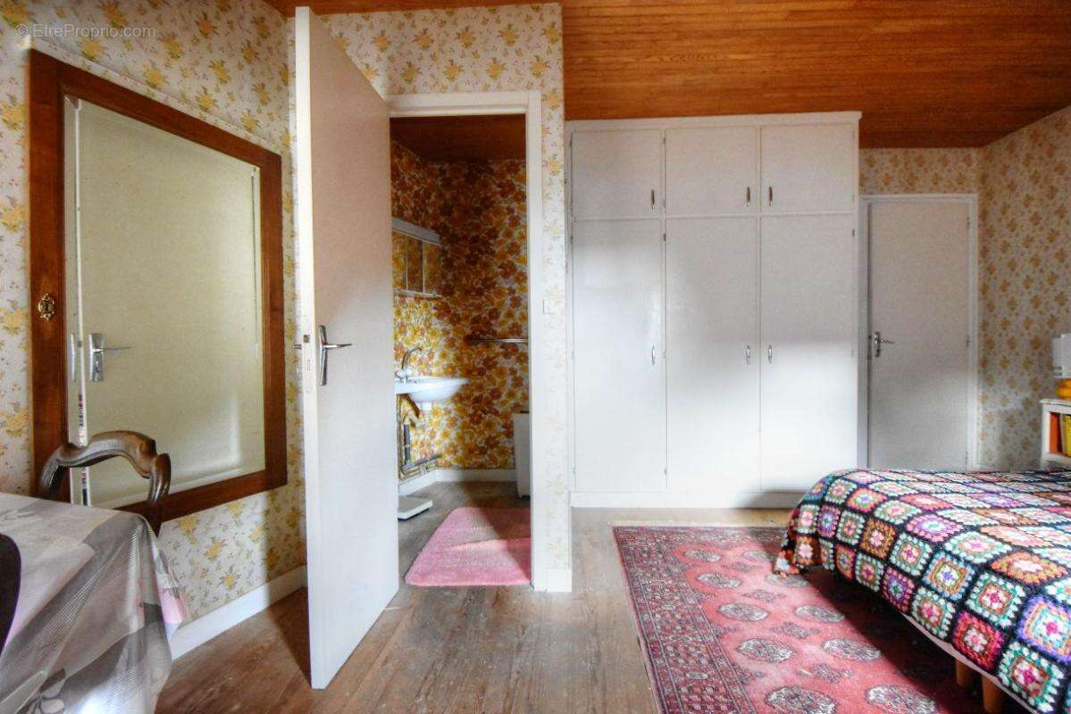 Immeuble d'habitation  et commerce de 177 m2 en centre ville - photo 12