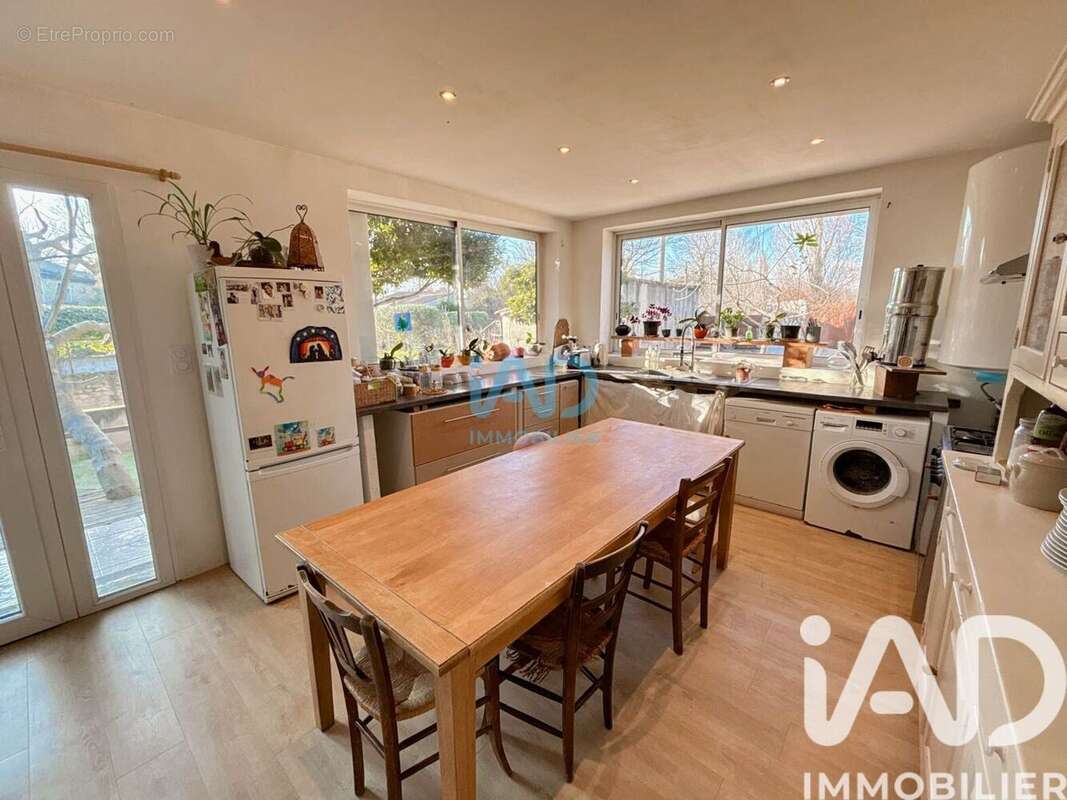 Photo 8 - Maison à ENTRAIGUES-SUR-LA-SORGUE