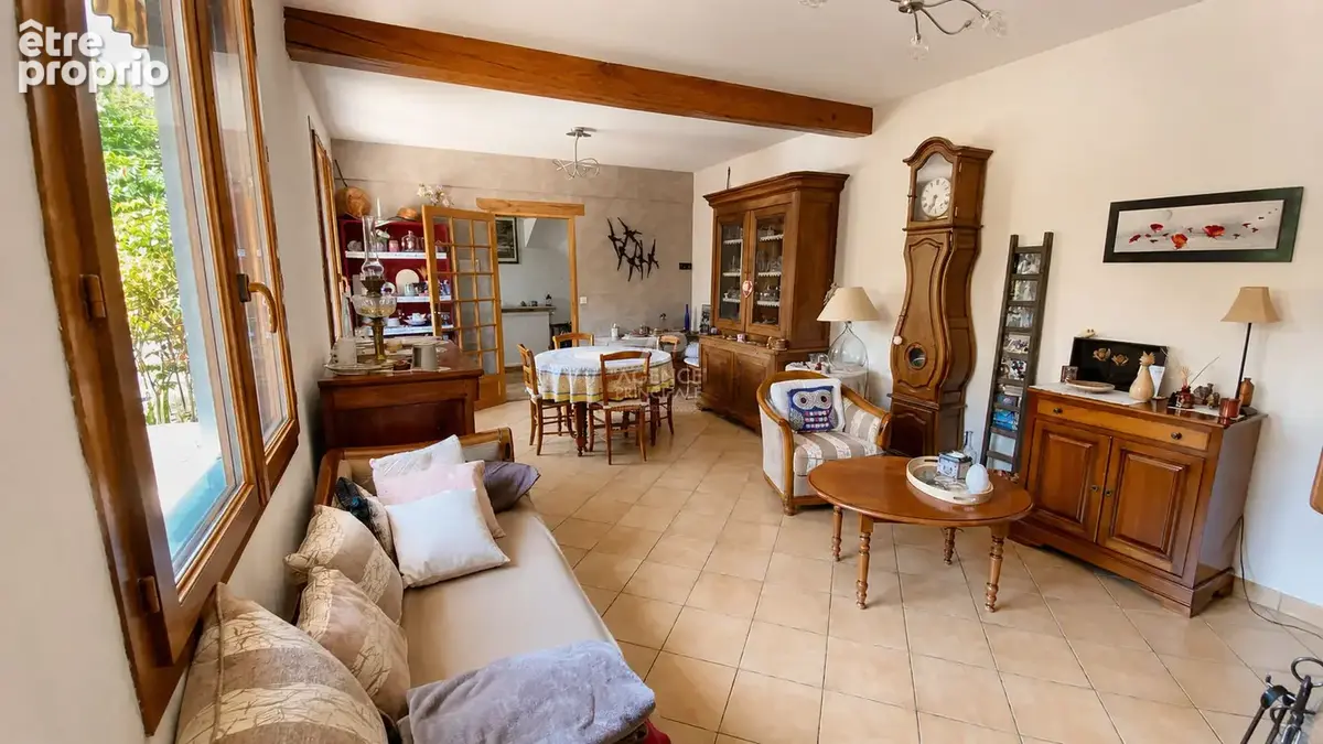 VIROFLAY- Maison lumineuse de 5 pièces au calme. - photo 2