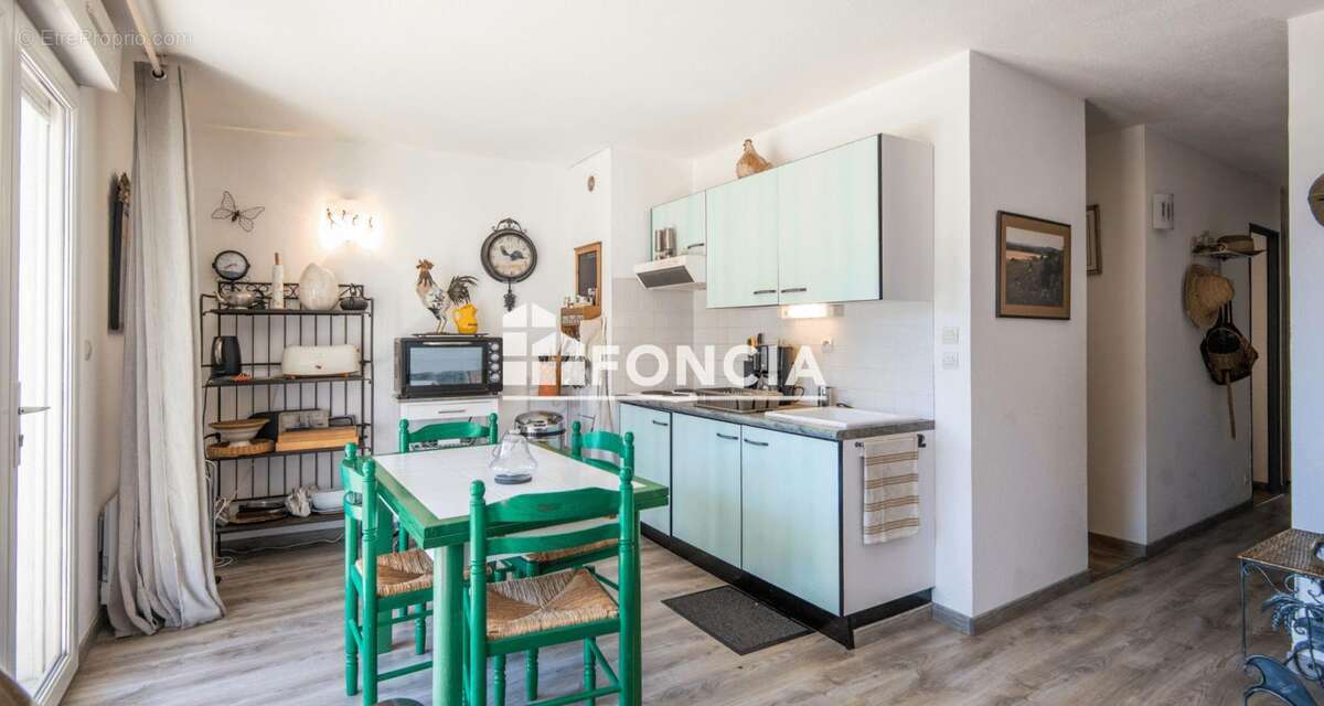 Appartement à SALLES-CURAN