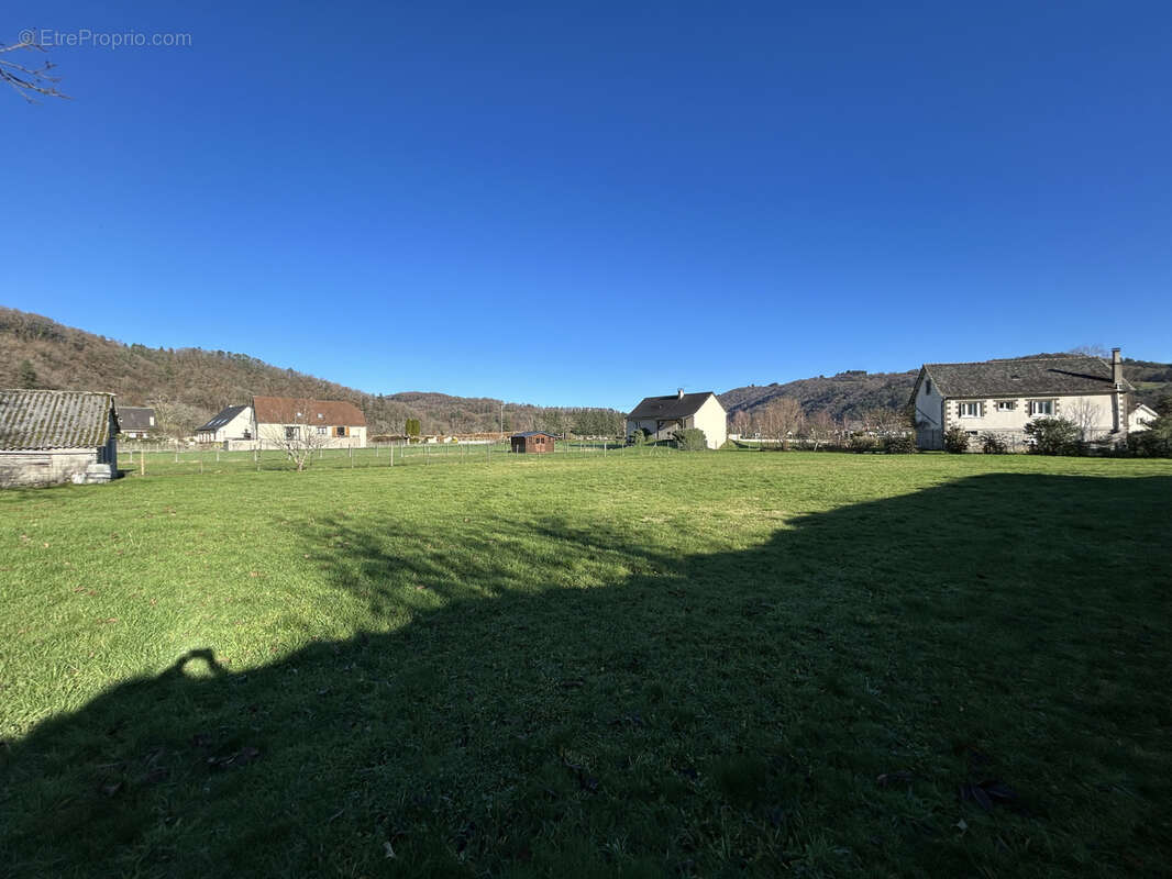 Terrain à MONCEAUX-SUR-DORDOGNE