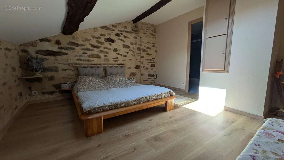Maison 82 m² à Cussac  - photo 5