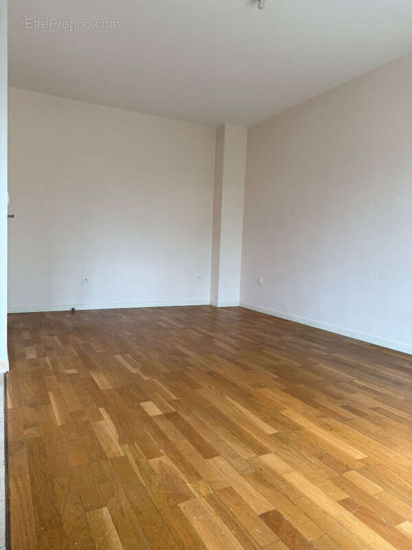 Appartement à CHILLY-MAZARIN