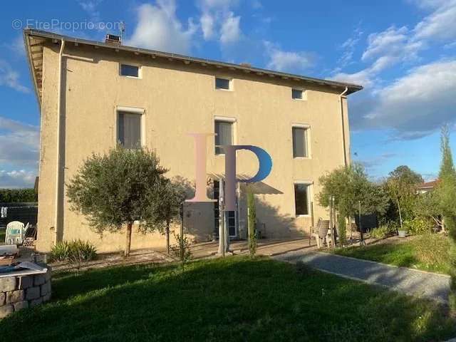 Maison à POUILLY-SOUS-CHARLIEU