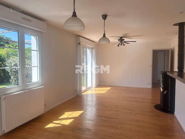 Belle maison rénovée par un architecte de 145 m2 habitable (210 m2 au sol) sur un terrain de 555 m2  - DPE en - photo 5
