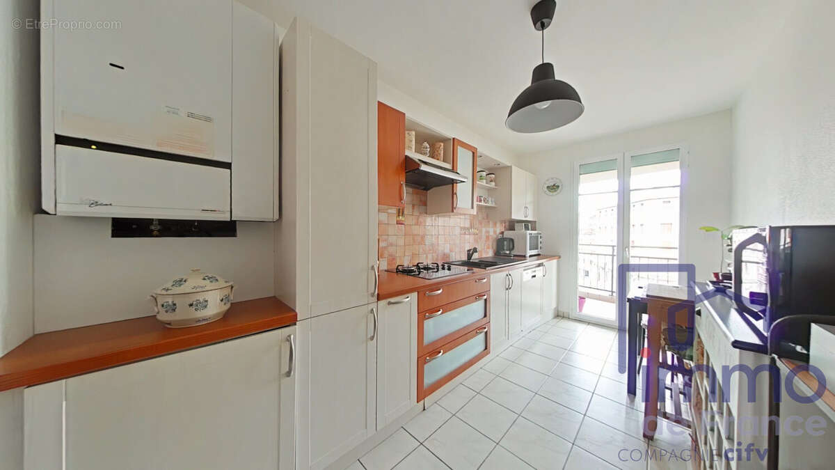 Appartement à SAINT-ETIENNE