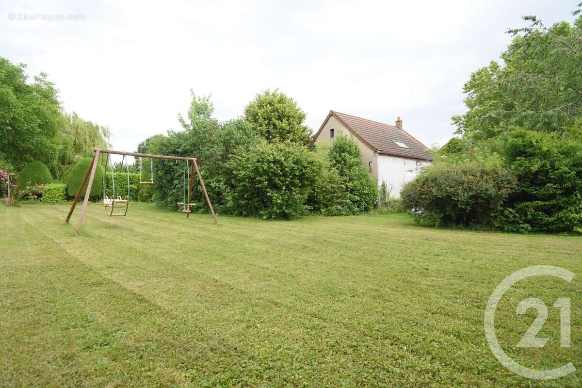 Maison à SAINT-GERMAIN-DES-FOSSES