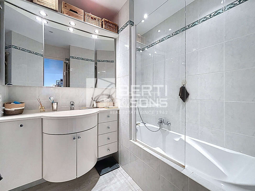 Appartement à MANDELIEU-LA-NAPOULE