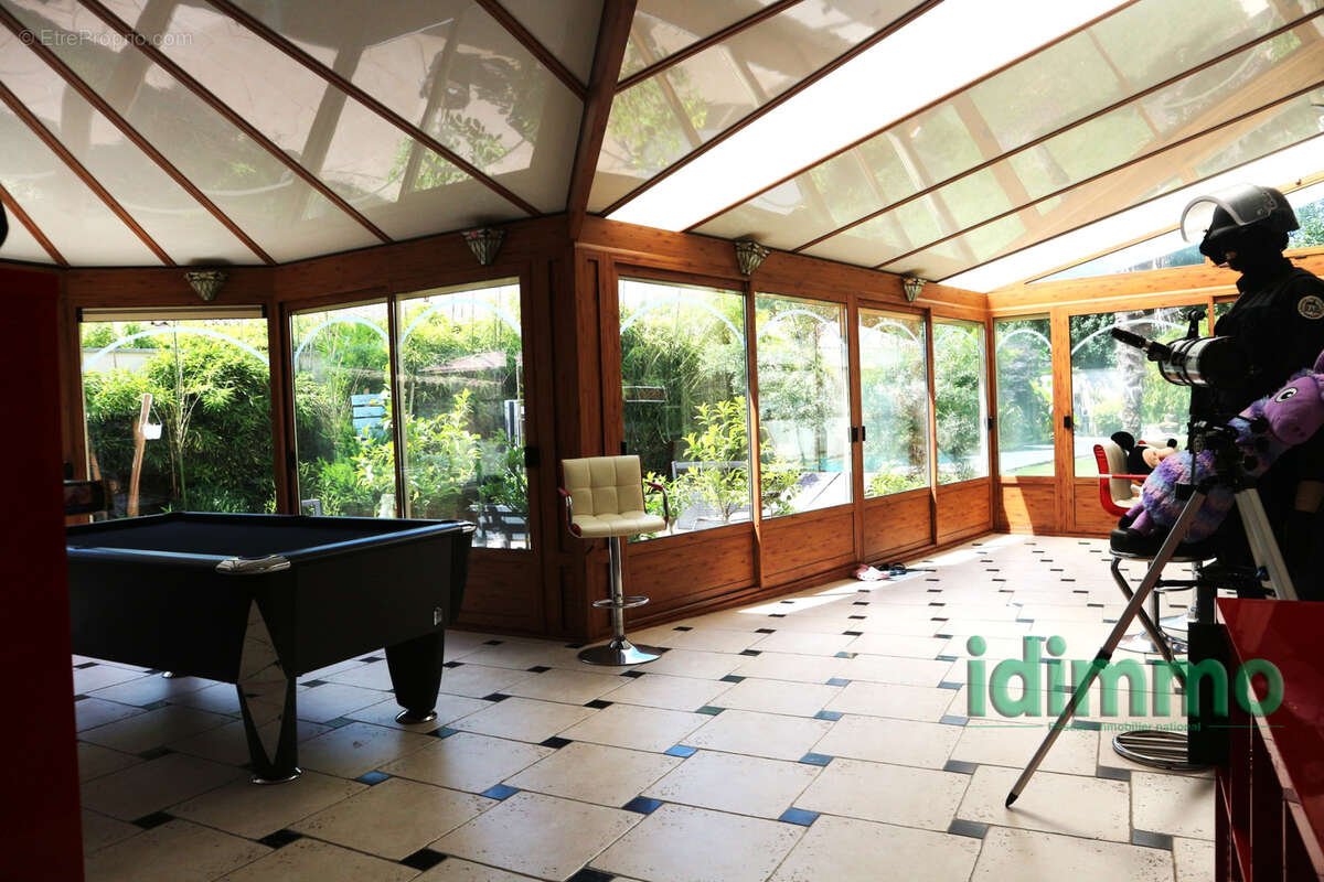 Magnifique ensemble immobilier de 350 m2, avec 2 logements , dans un lieu recherche, avec piscine sur un terra - photo 10
