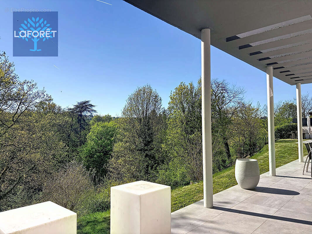 Maison à SAINT-GENIS-LAVAL