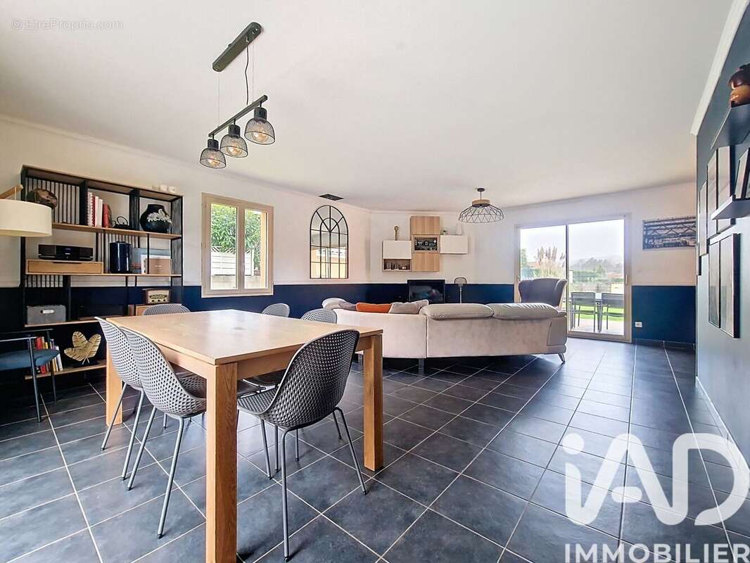 Photo 4 - Maison à REGNIE-DURETTE