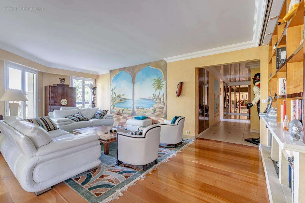 Appartement à ENGHIEN-LES-BAINS