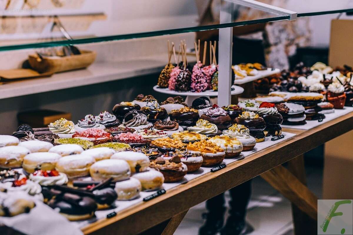 Commerce à CRUSEILLES