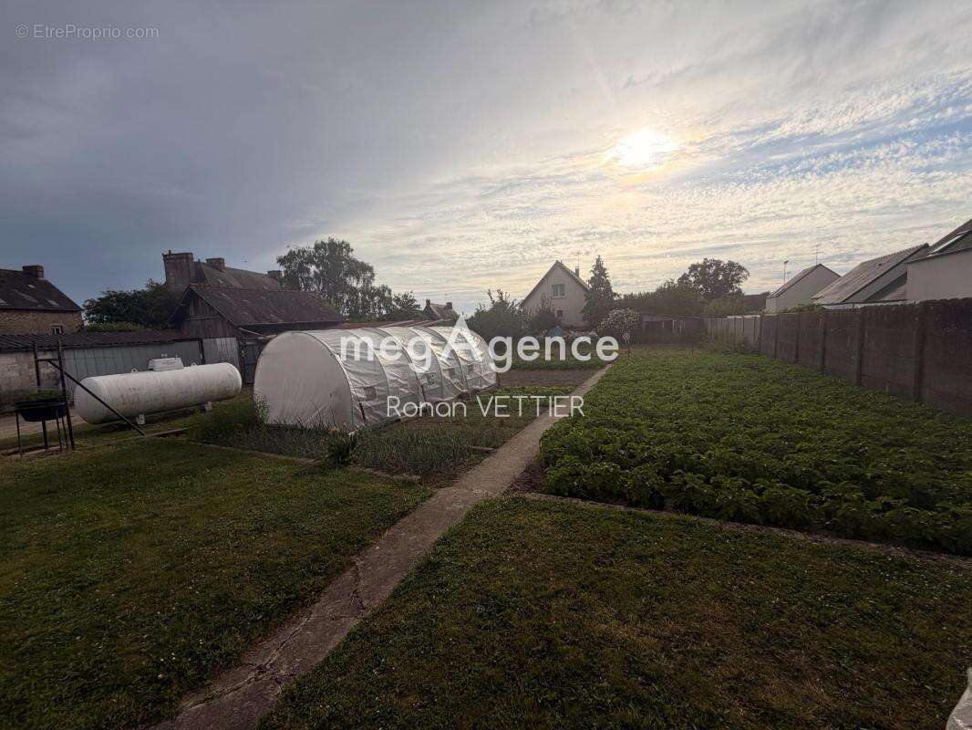 Maison de bourg en pierre 151 m² sur un terrain de 800 m² - photo 2