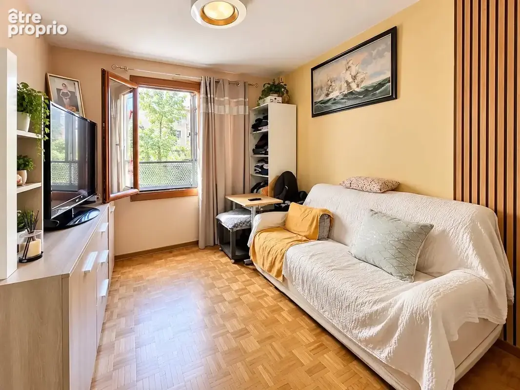 Appartement t3/4 63m2 hopital europeen - photo 3
