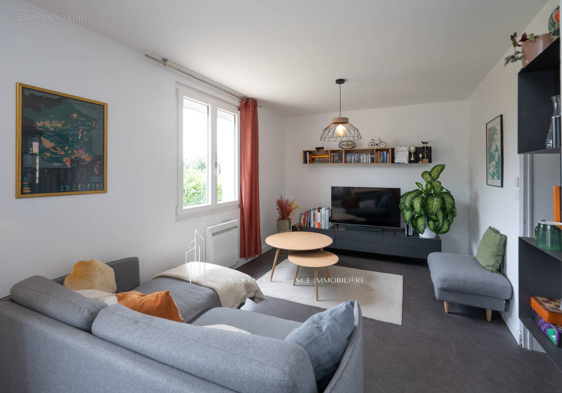 Appartement à BOURG-DE-PEAGE