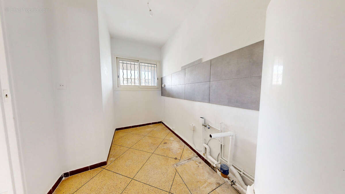 A vendre - Appartement T3 avec Balcon au calme absolu  et Vue Colline ? Parc Sévigné, Marseille 13009 - photo 4