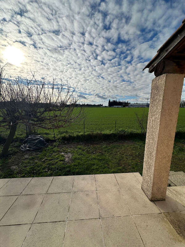 Saint Etienne du Grès : Villa de plein pied, 3 chambres, terrain 420m² - photo 11