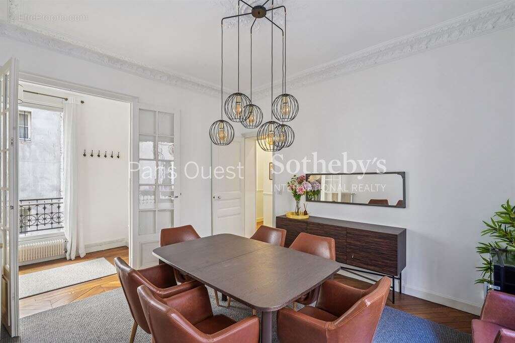 Appartement à PARIS-17E
