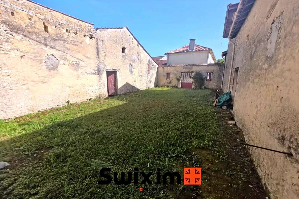 Maison de Maître de 235M² à rénover à Blaignan-Prignac - photo 15