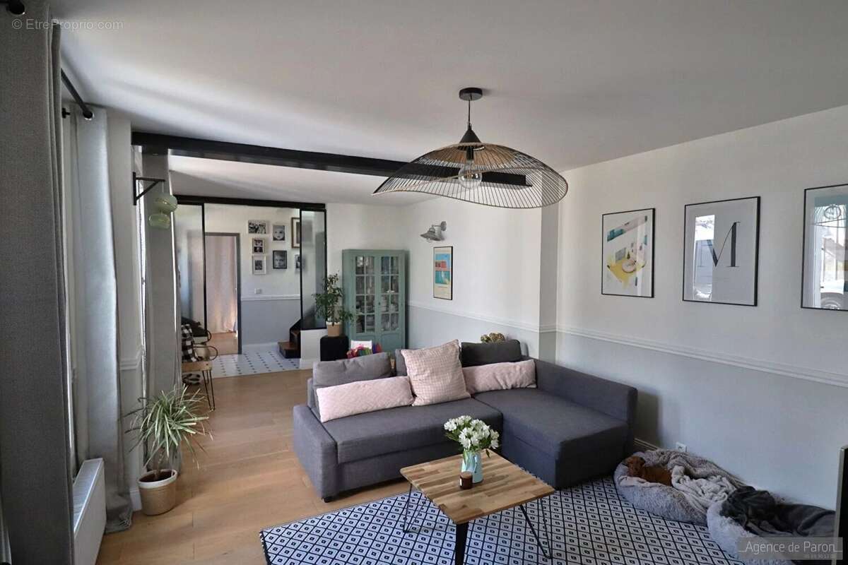 Maison à VERRIERES-LE-BUISSON