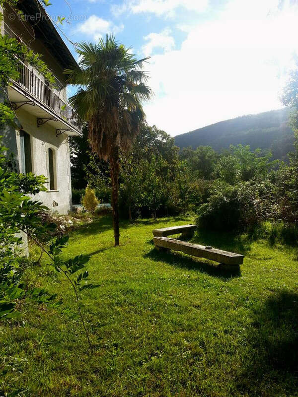 Maison atypique avec piscine sur 2600 m2 de terrain - photo 8