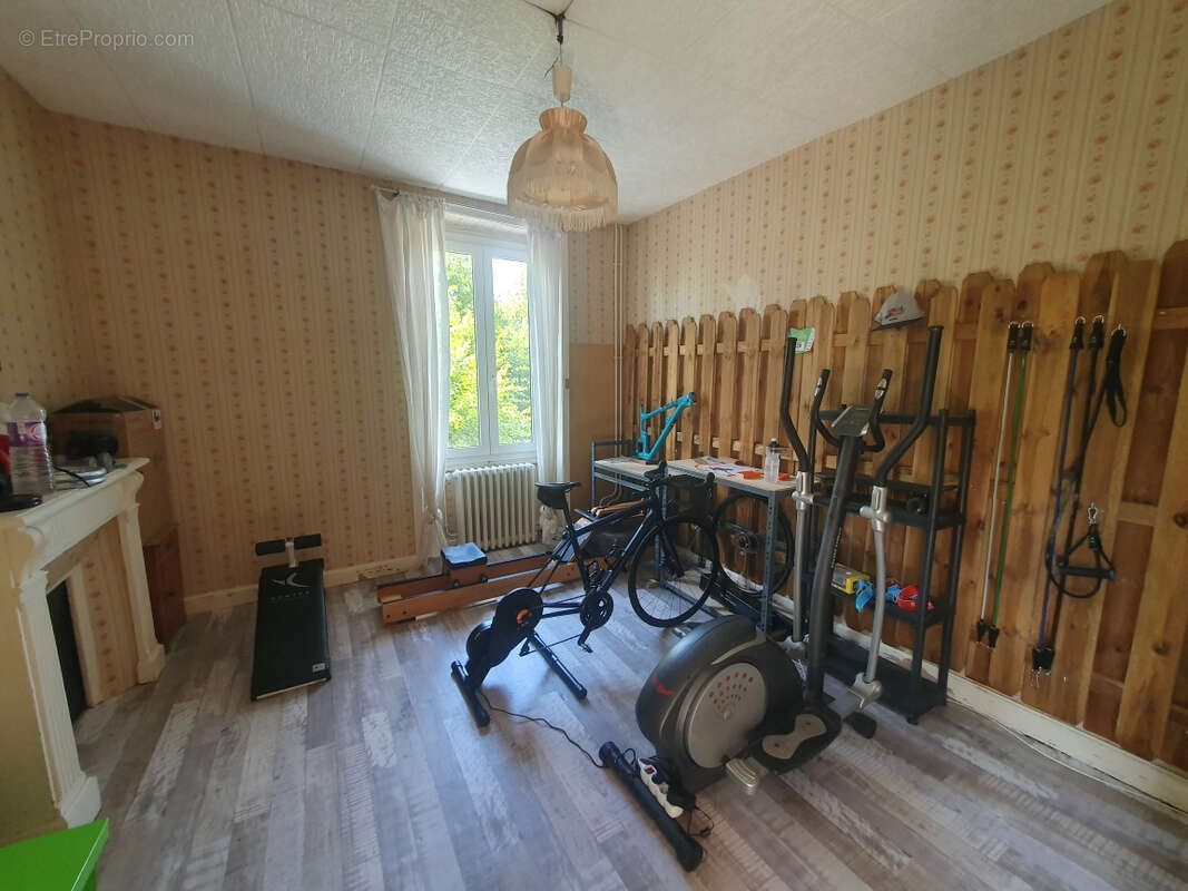 Propriété de caractére,  autrefois hôtel-restaurant bien située, proche village de gimel-les-cascades - photo 14