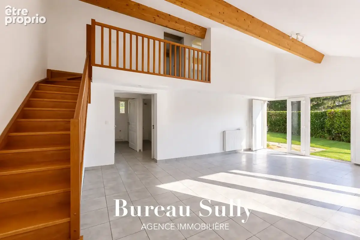 Limite GENAY sur MASSIEUX / Maison T4 (90m2 hab) sur 329m2 de terrain clos arboré parking. TB état - photo 6