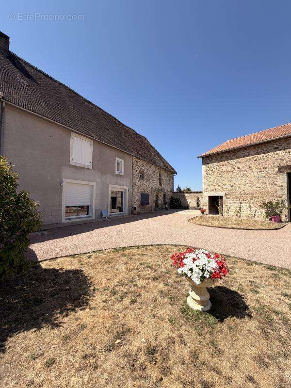 Maison 180 m² à Piegut-Pluviers  - photo 33