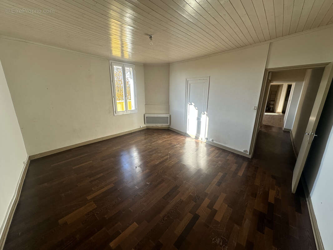 Appartement à VIRAZEIL