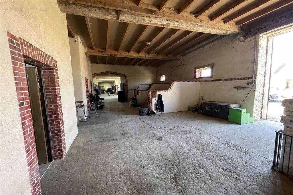 Maison à CLOS-FONTAINE