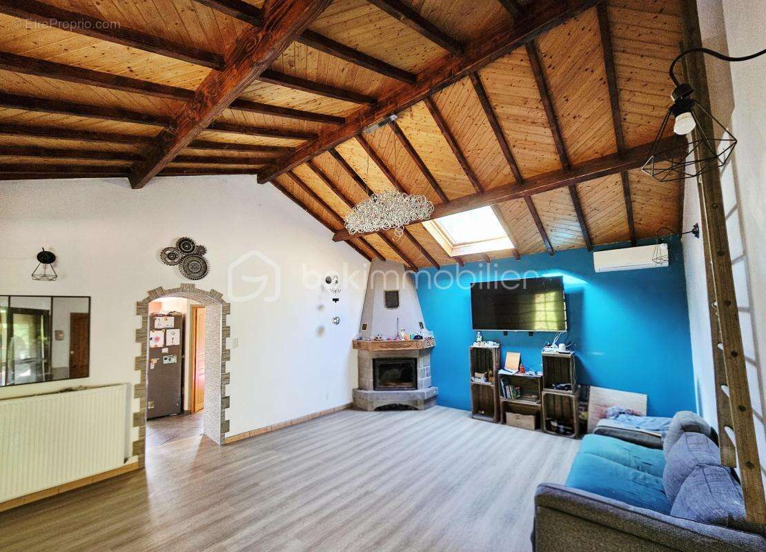 Maison de caractère de 108 m² avec terrain clos de 5 000 m² – Montaigut-le-Blanc - photo 4