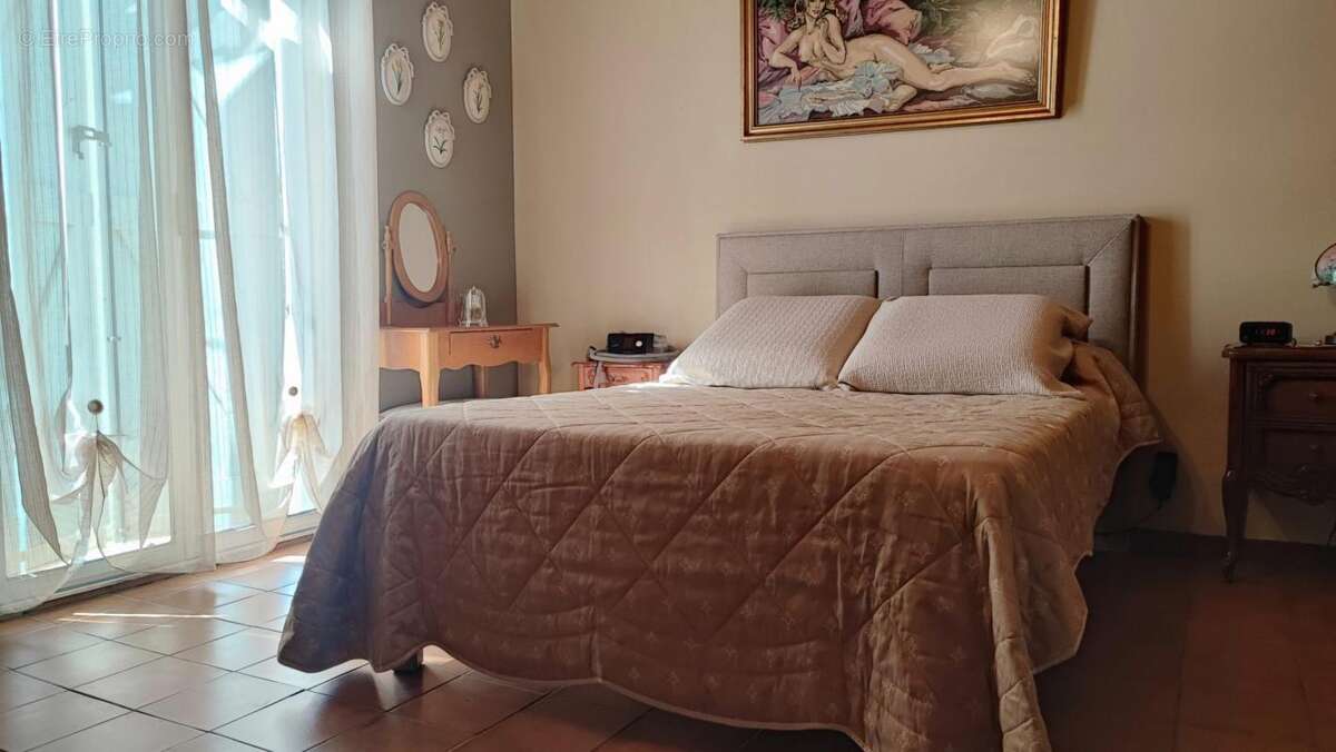 Maison à SAINT-LAURENT-DE-LA-SALANQUE