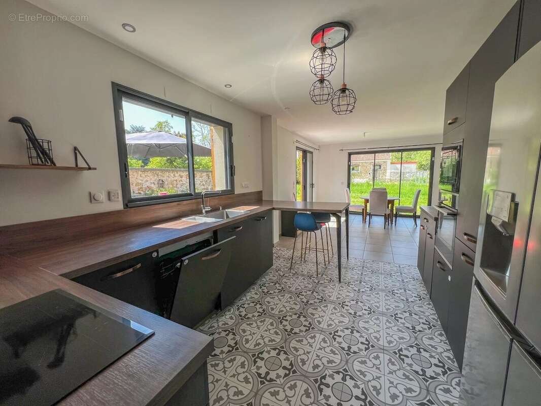 Maison à LE MESNIL-SAINT-DENIS