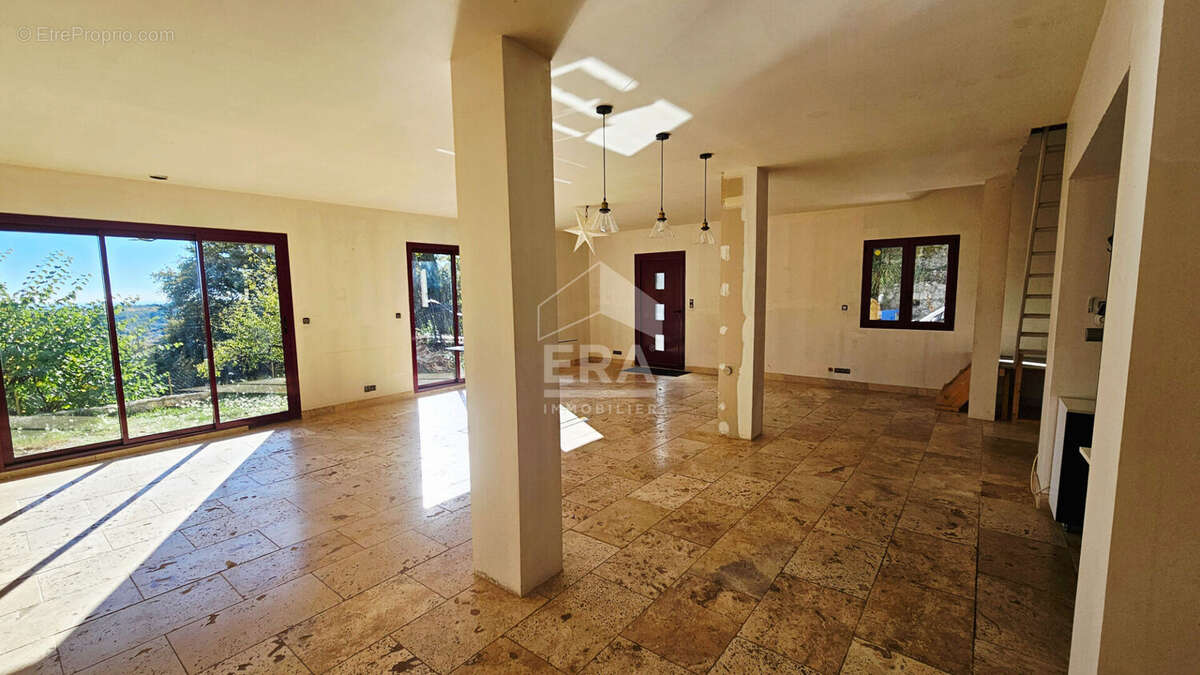 Maison à TOURRETTES-SUR-LOUP