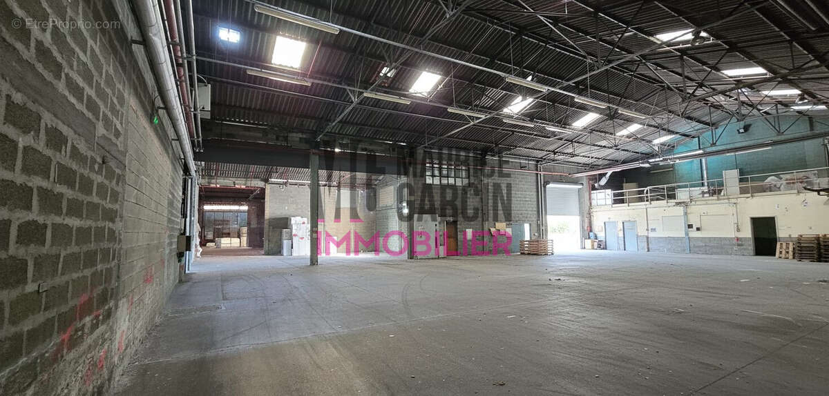 Commerce 7075 m² à Le Pontet  - photo 5