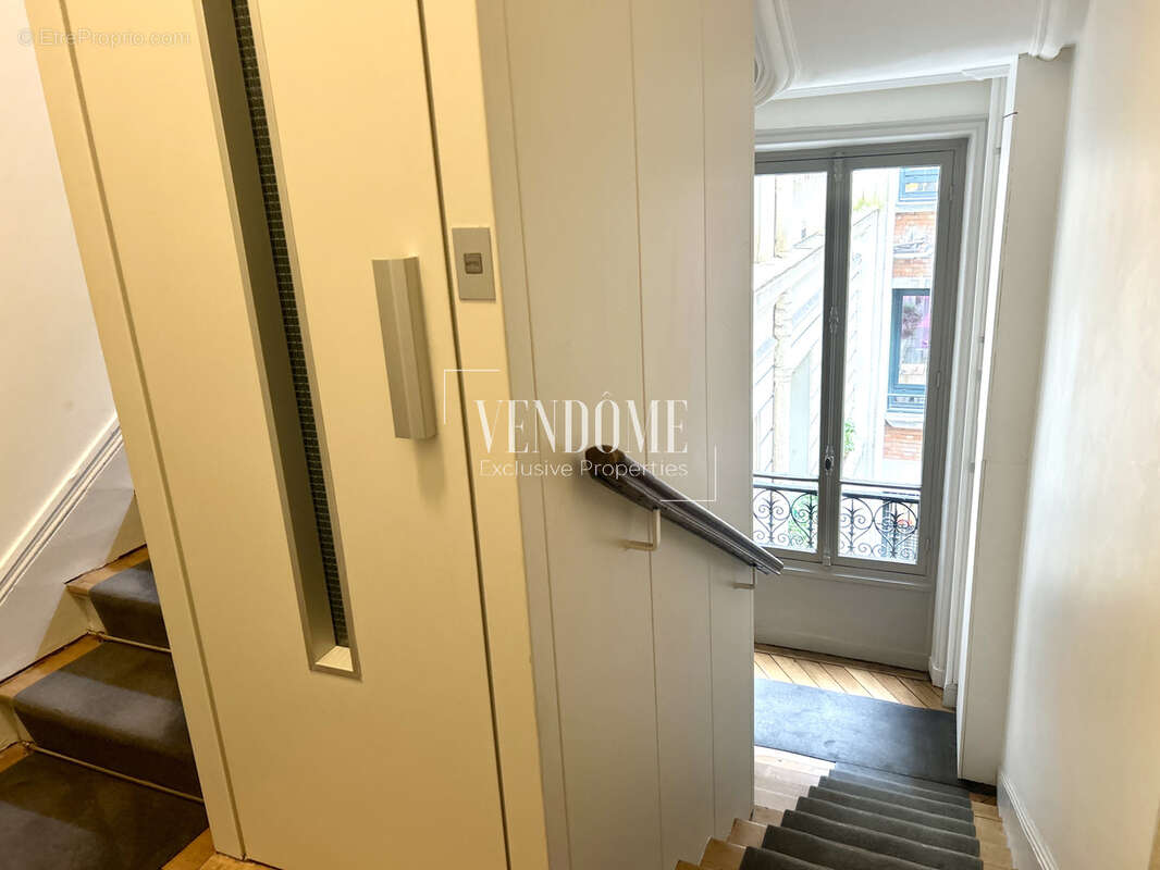 Appartement à PARIS-1E