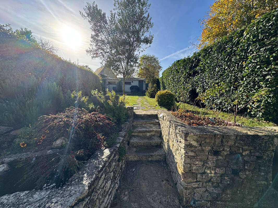 Maison à AVILLY-SAINT-LEONARD