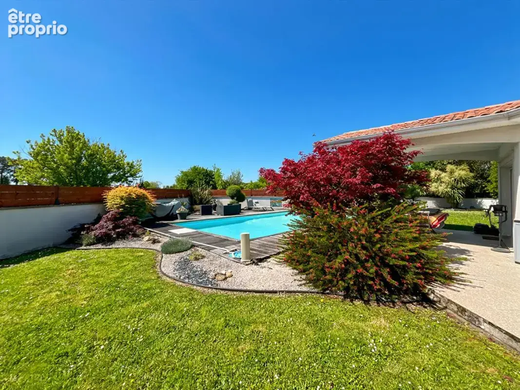 Maison familiale 150 m² - 4 chambres - Piscine - Garage - Ambarès - photo 2