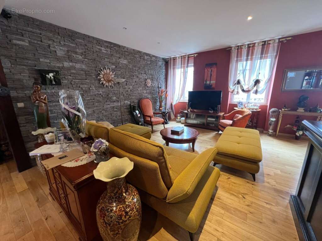 Appartement à MONTCEAU-LES-MINES