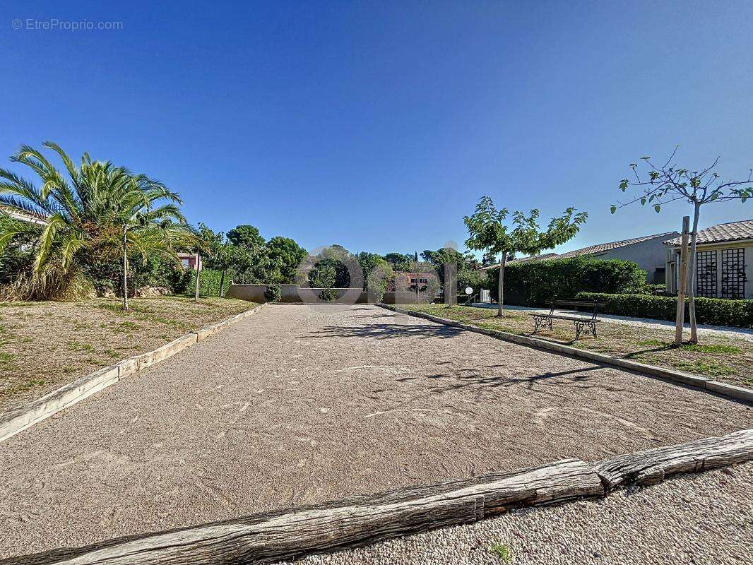 Appartement à ROQUEBRUNE-SUR-ARGENS