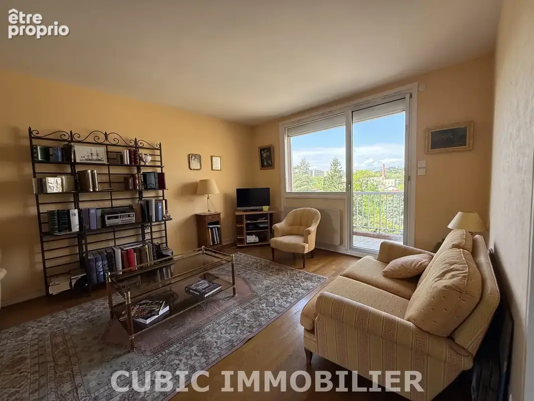 Appartement 102m2 au  dernier étage type 4 dans quartier prisé de Villefranche OUEST - photo 4