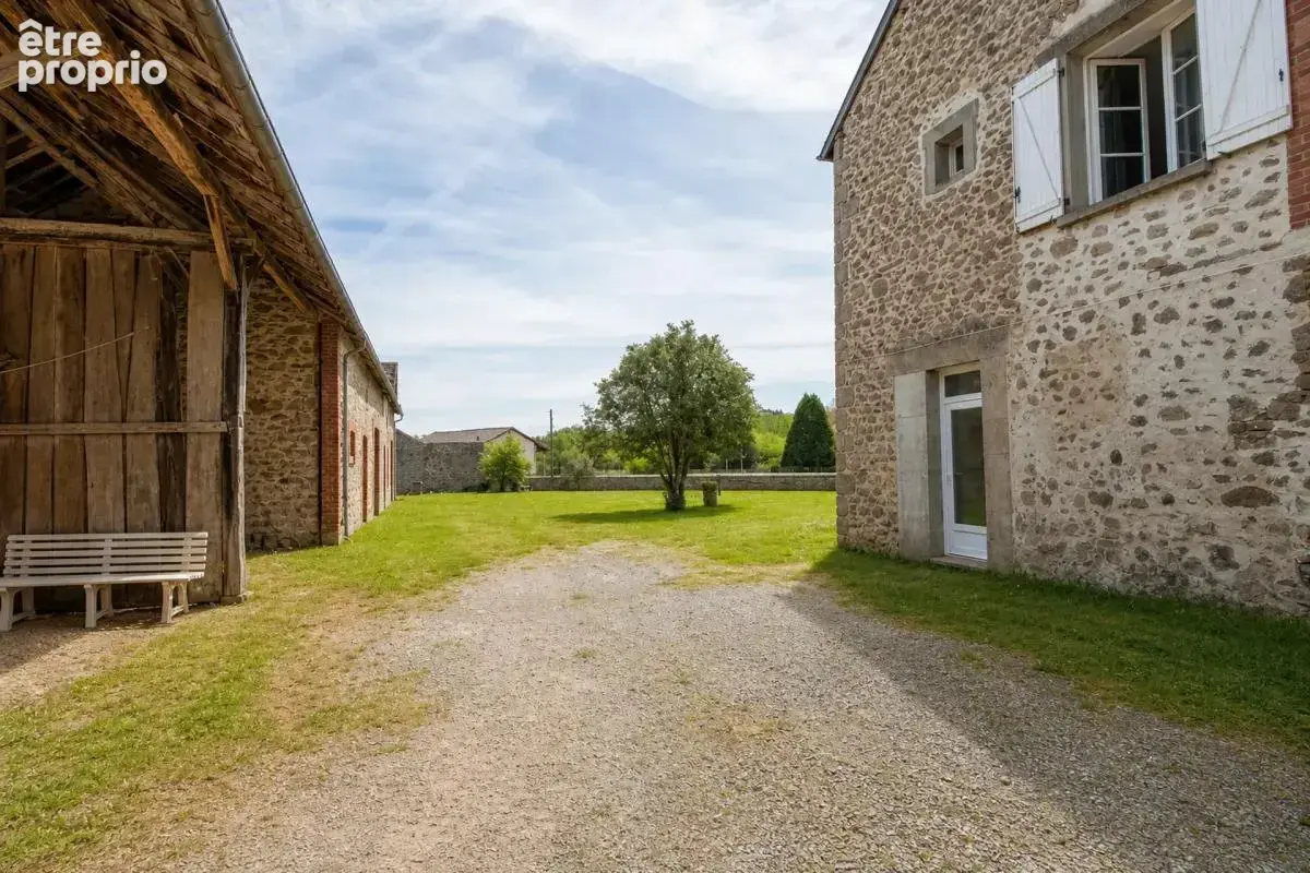 Maison spacieuse de 469 m² à Marsac, 16 pièces - photo 7