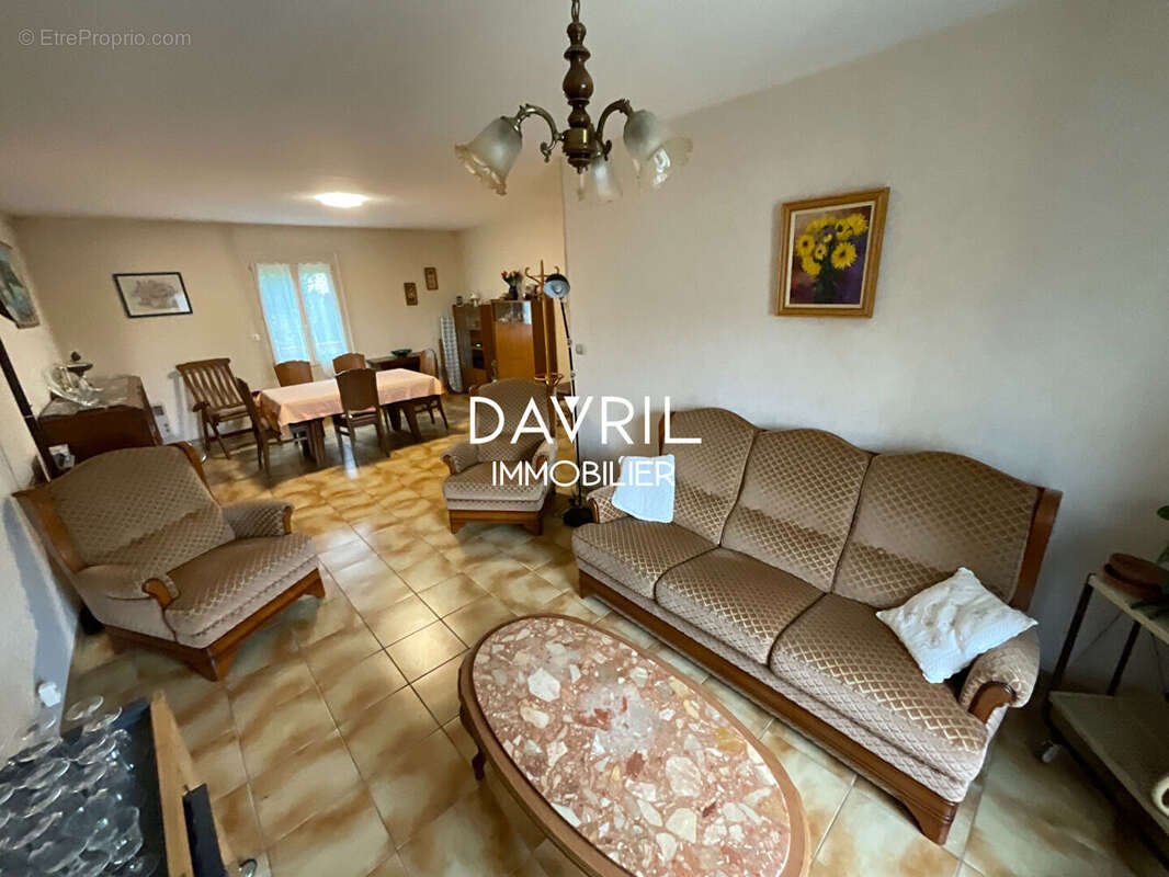 Maison à MAURECOURT