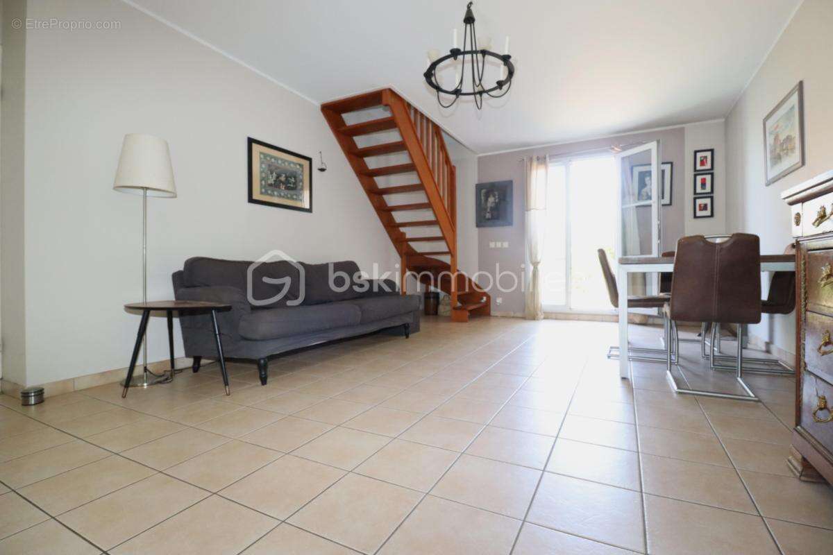 Agréable maison lumineuse (4 pièces avec 3 chambres ) garage et 2 places de stationnement - photo 9
