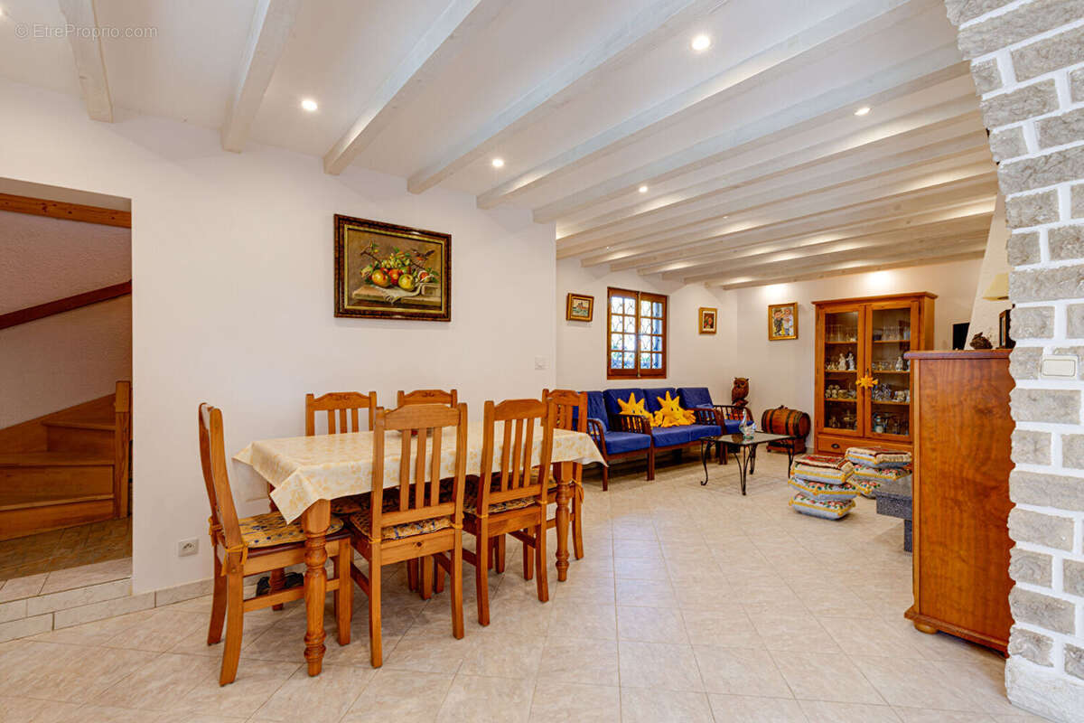 Maison Yvoire 4 pièces 100,50 m² sur 1180 m² de terrain avec piscine. - photo 6