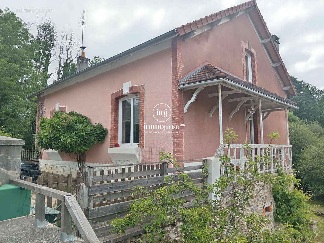 Maison à BUJALEUF