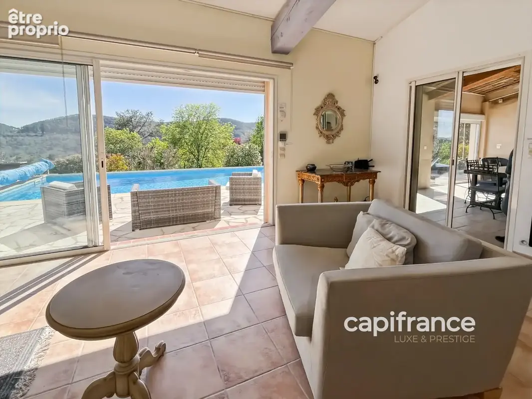Villa avec piscine - 6 pièces - BAGNOLS EN FORET (83) - photo 7